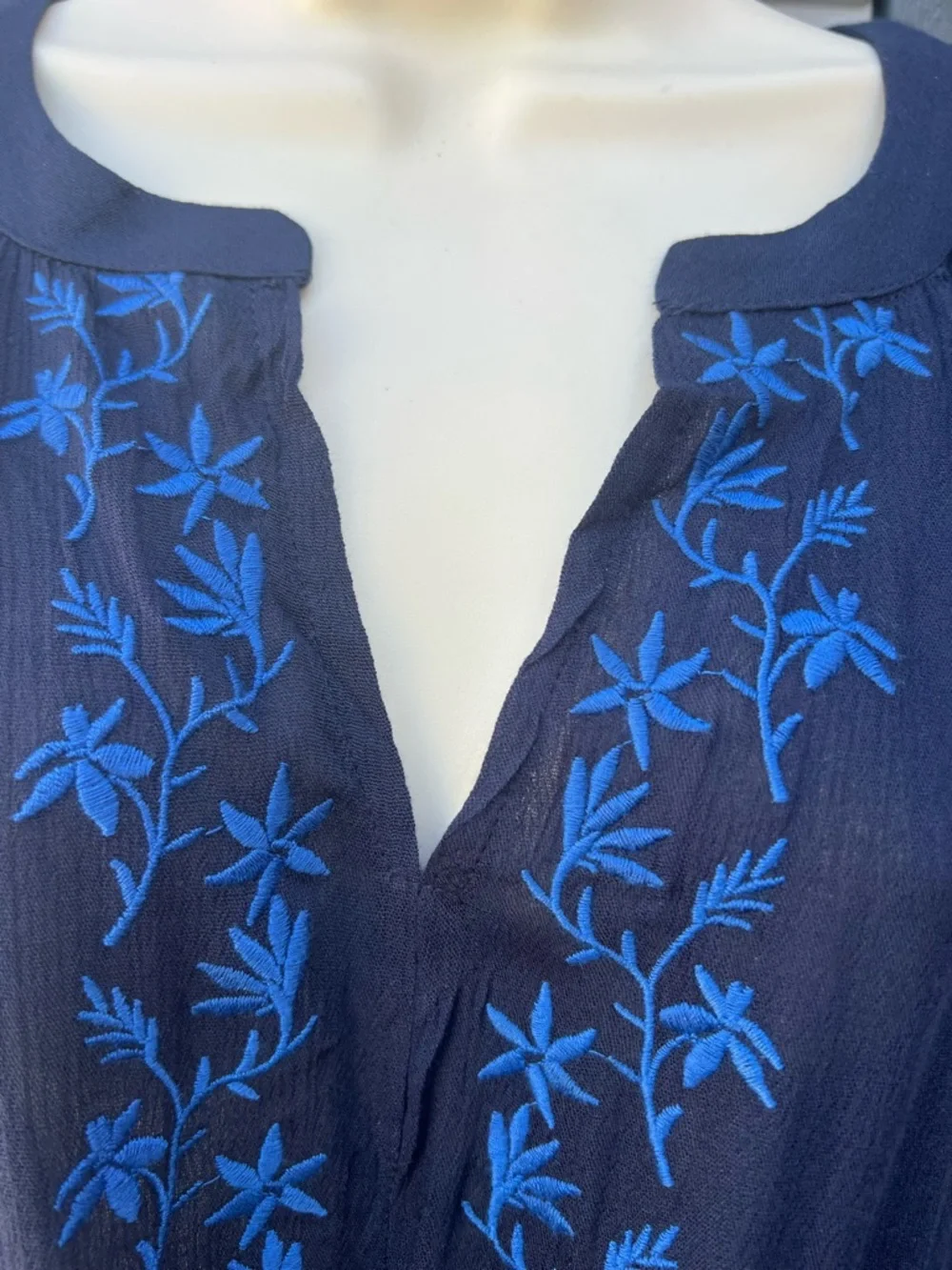 Hayden Los Angeles
Small Navy Embroidered Maxi
Dress Tie Waist Rayon Boho
NWT - Picture 6 of 8